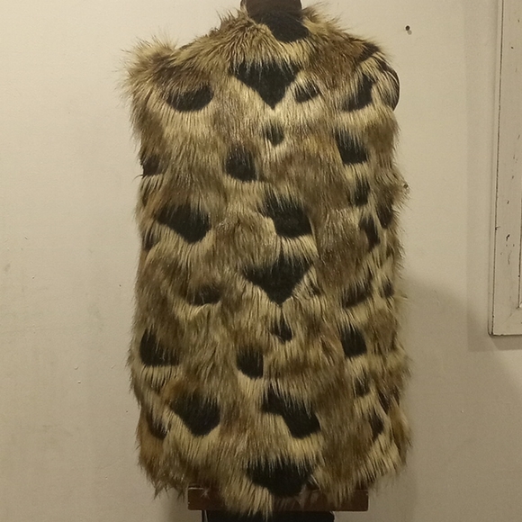 Cara fur vest - Picture 3 of 5